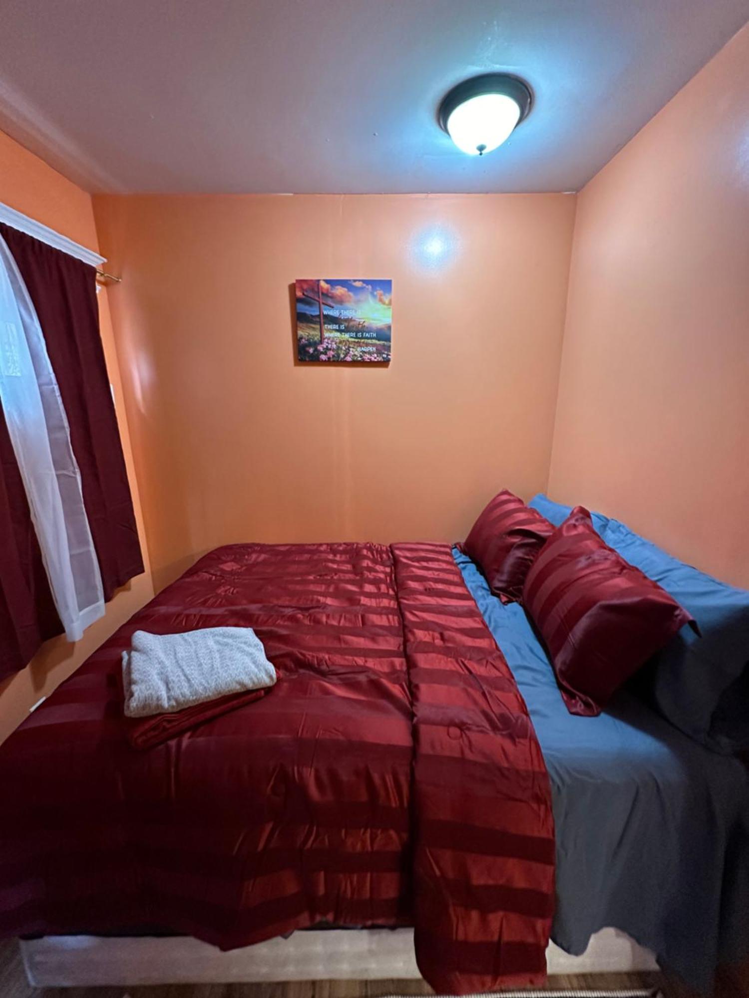 Fidellia Iron Room, Queen Bed Minutes From Newark Liberty International Airport And Newark Penn Station Exterior photo